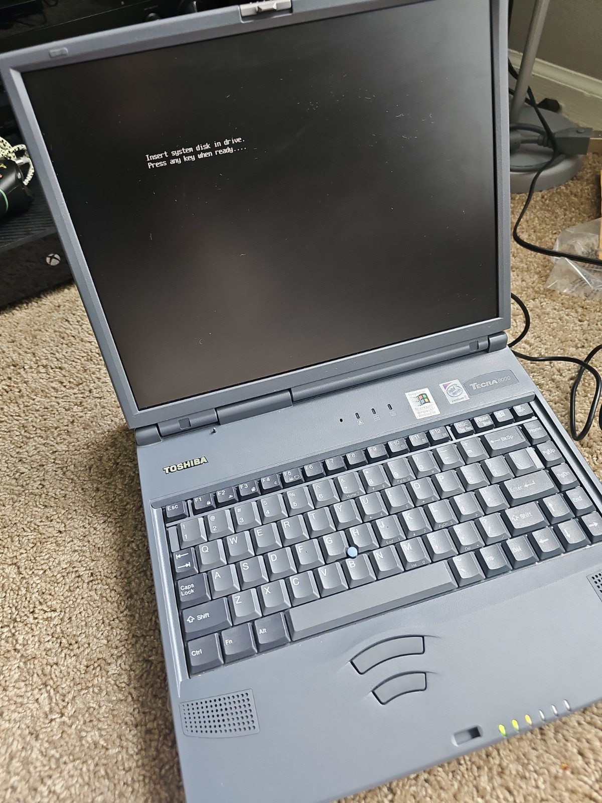 VINTAGE Toshiba Tecra 8000 Laptop Intel Pentium II, 300MHz TESTED WORKS NO HDD