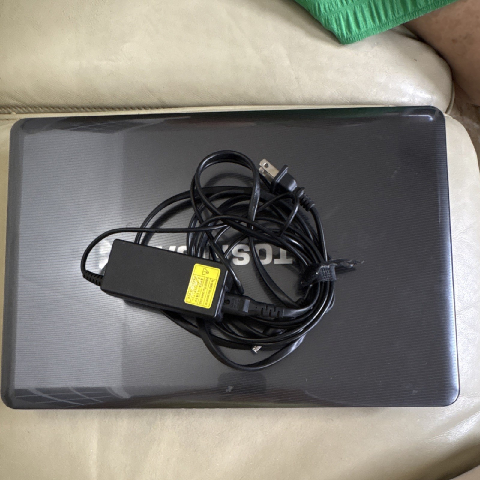 Toshiba Satellite L505 Dual Core 15.6″ Laptop Windows 7 Silver/Black Webcam