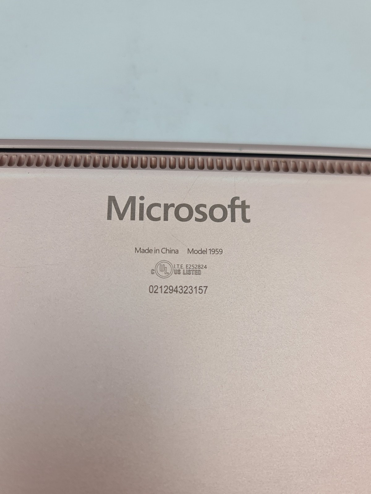 Microsoft Surface Laptop 4 – 13.5” Ryzen 5 | 16GB RAM | 256GB SSD (READ DESC)50C