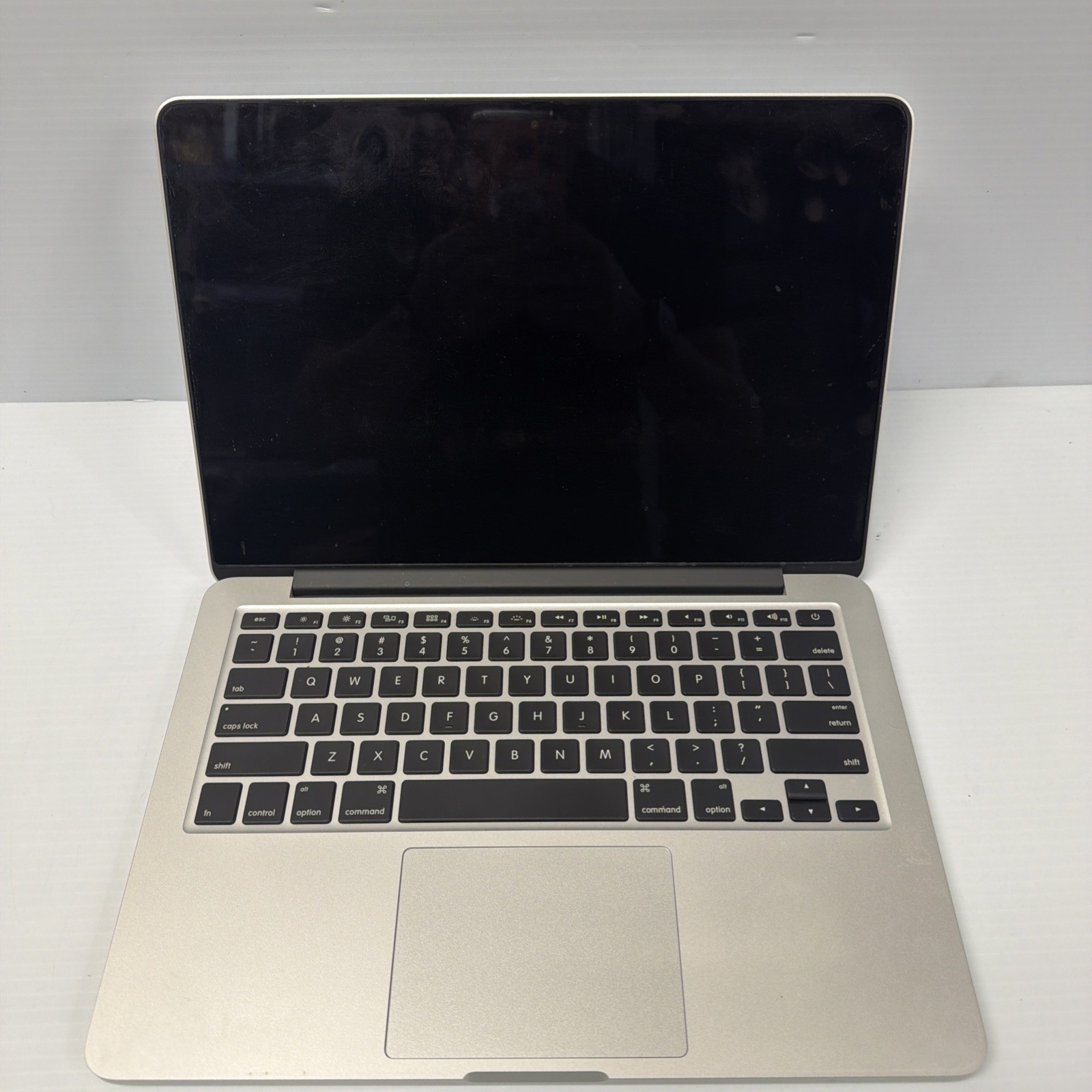 MacBook Pro 13″ A1502 EMC 2678 For Parts/Repair No SSD No Power