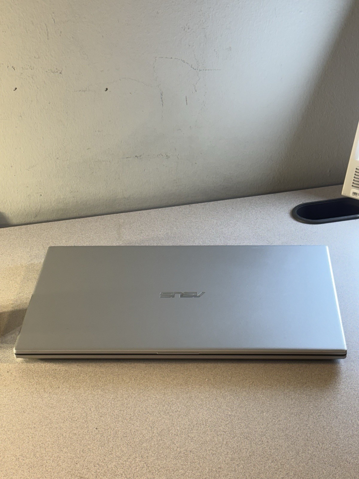 ASUS VivoBook X712A 17.3″ Intel Core i7 1165G7 @ 2.80 GHz 512GB SSD. 8GB RAM,