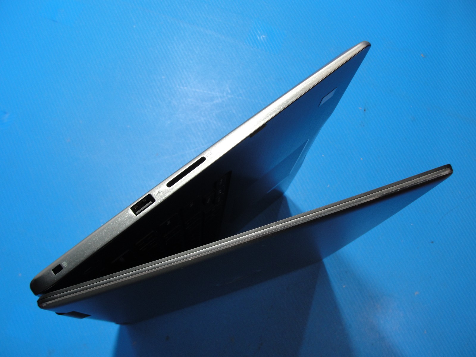 Dell Inspiron 7573 15.6″ i7-8550U 1.8GHz 12GB 2TB HDD FHD Touch Win11 Home