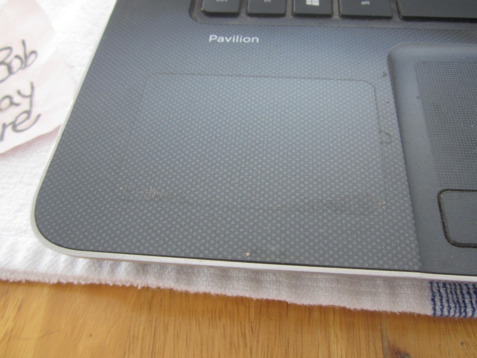FOR PARTS – HP Pavilion 17-e113dx 4GBRAM 80GBHD SCREEN INTACT BROKEN HING NoCord