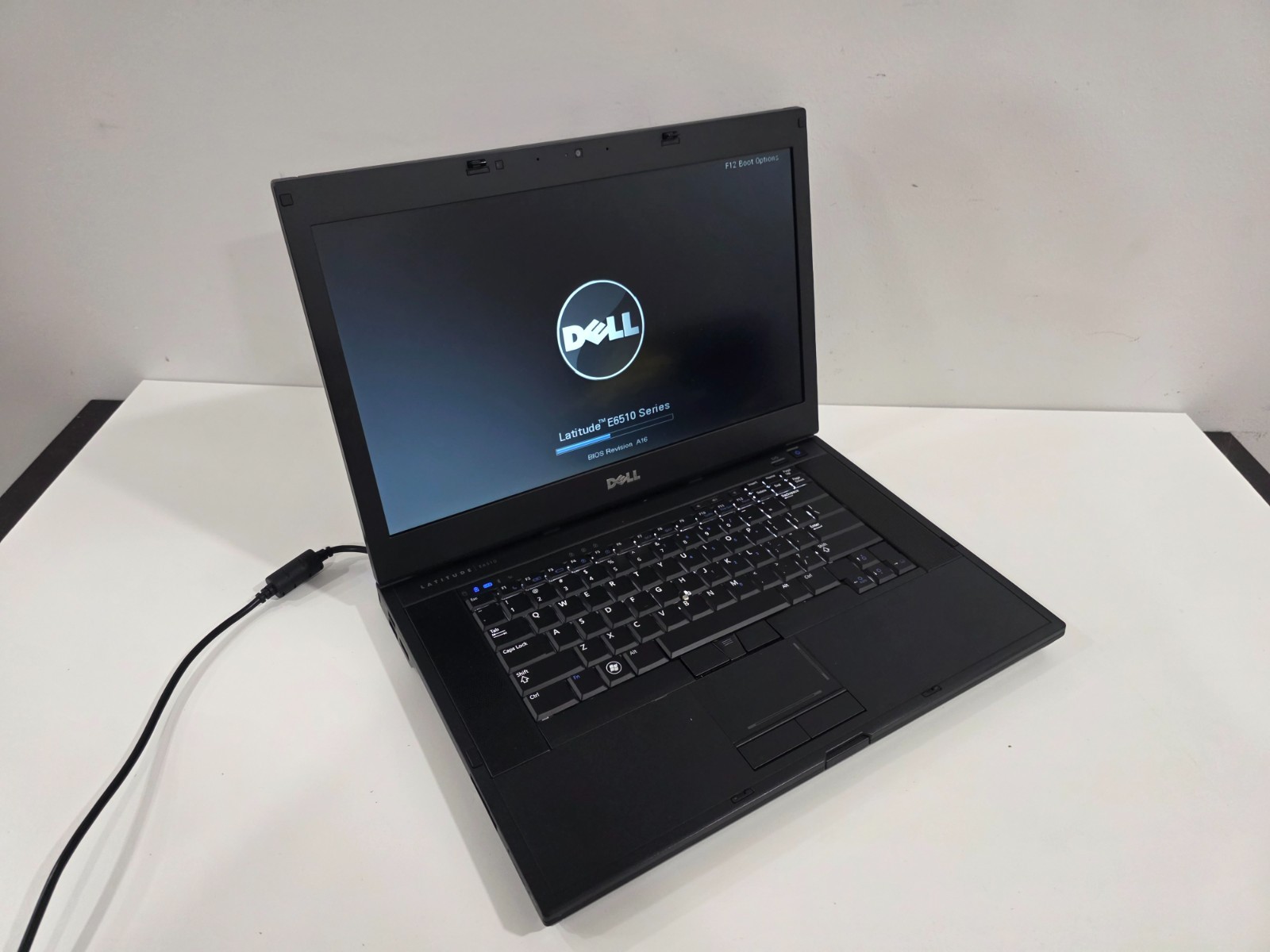 Dell Latitude E6510 Intel Core i5 CPU M 520 4GB Webcam