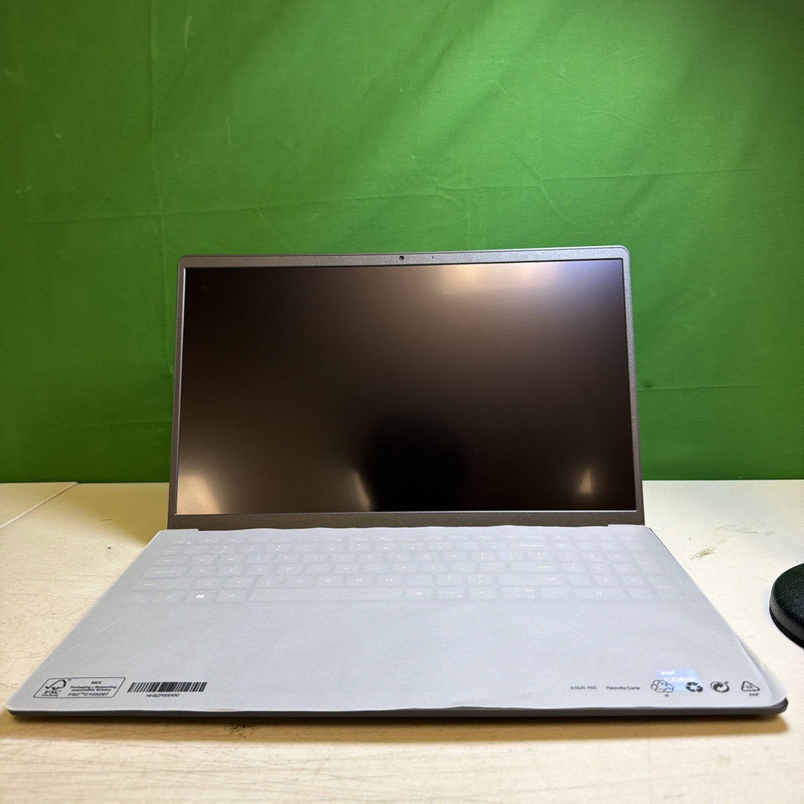 Dell 15 DC15250 Laptop Carbon Black 15.6″ Display Intel Core 3 100U 8GB RAM 512G