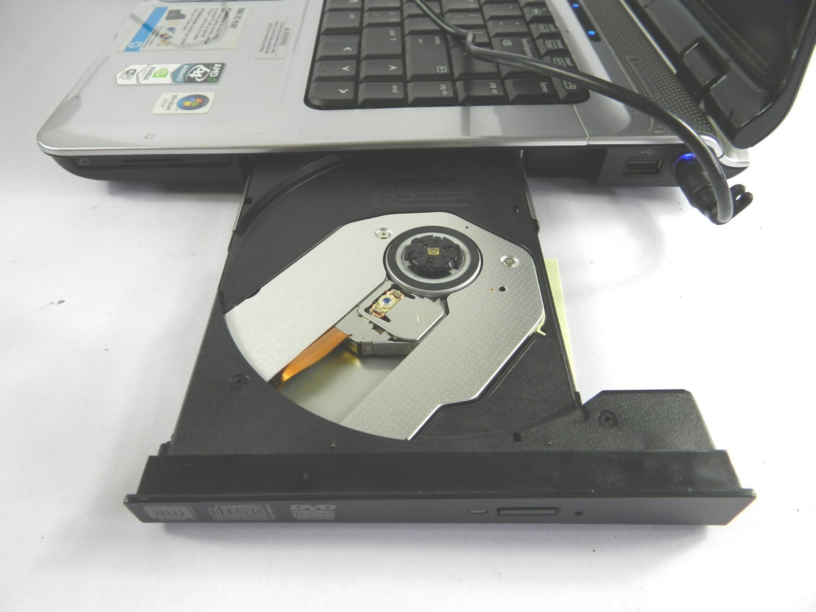 HP Pavilion dv6500 AMD Athlon 64×2 Dual Core TK55 1.8GHz 1 GB RAM NO HDD