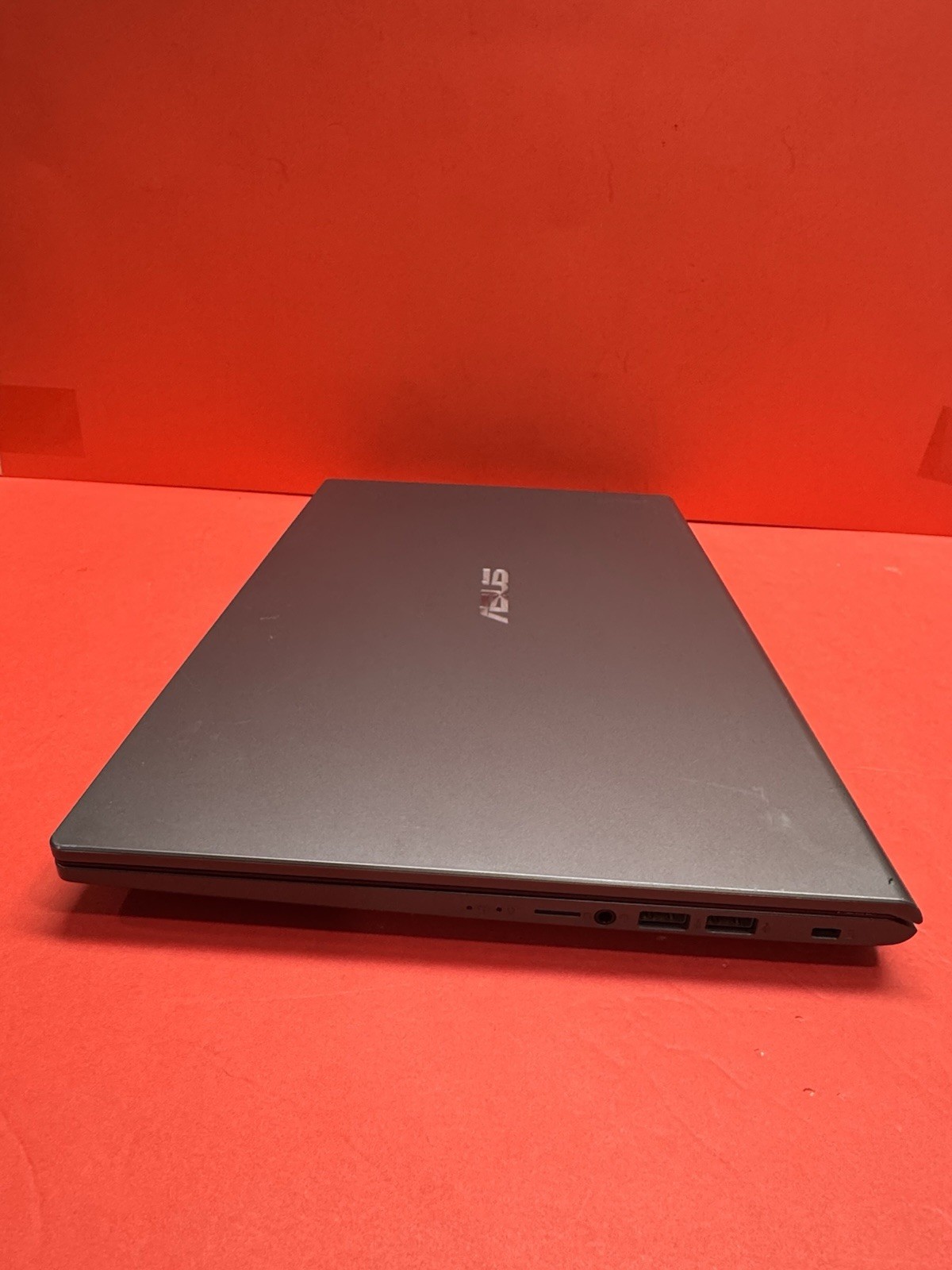 asus vivobook 15.4” X509FA 8th i5 1.6GHz-8GBRAN-256GBSSD Windows11pro