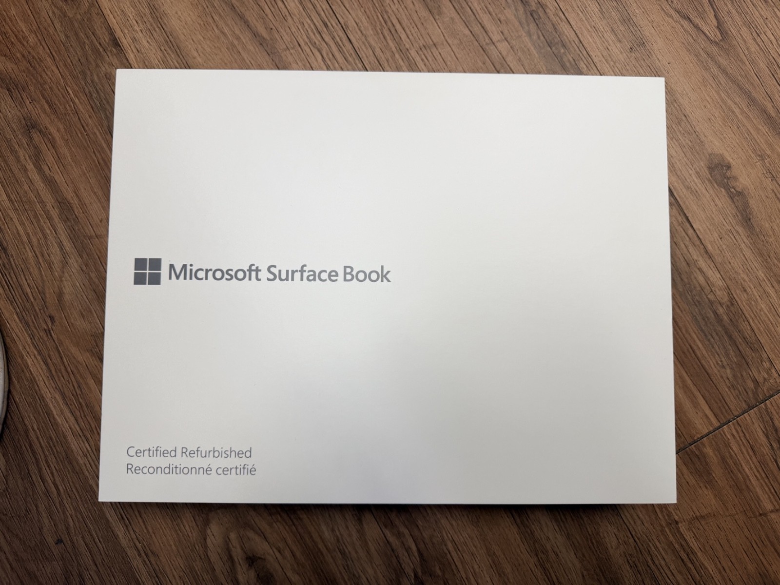 Microsoft Surface Book 2 Core i7 13.5″ 16GB/512GB Silver box + charger