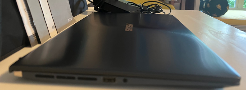 Graphics/Animation Design LAPTOP ASUS Zenbook Pro UX534FTC-NH77 with Miniscreen