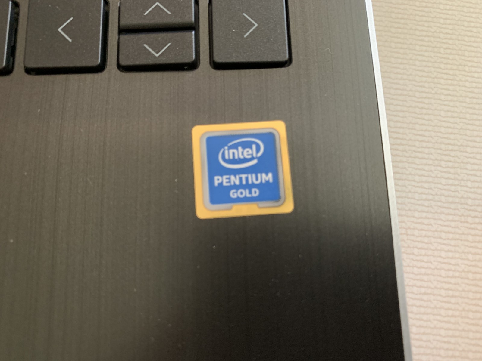 HP 14-cf1010dx Touch-Screen LAPTOP Pentium Gold 4GB RAM WIN 11 Pro 64GB SSD
