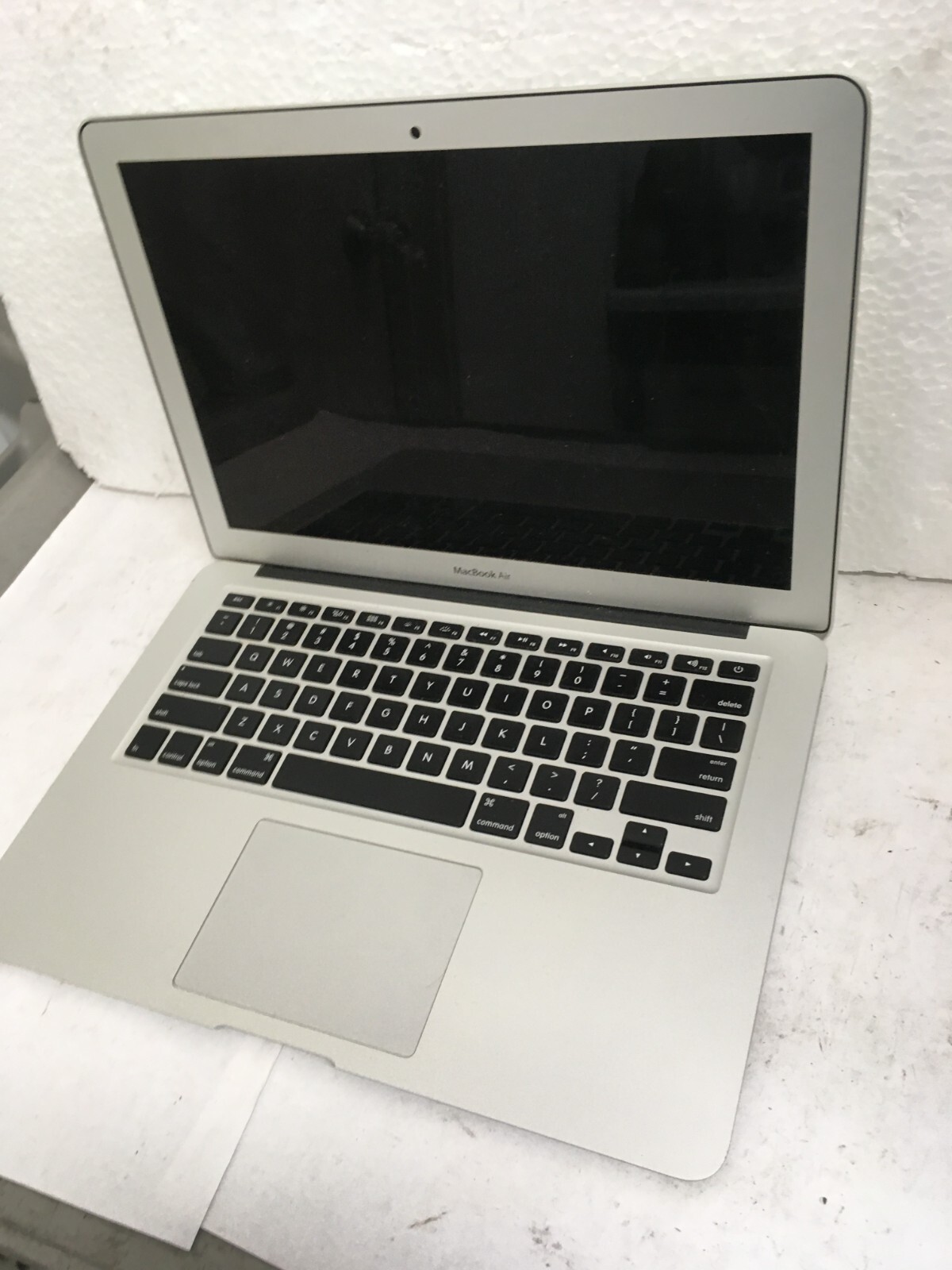 APPLE MacBook Air 13 inch 6,2 Early 2014 used laptop for parts/repair