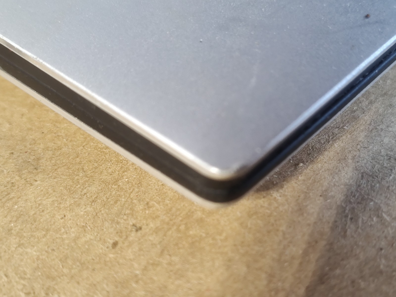Dell XPS 13 7390 13.3″, i7-10710U – 16GB DDR4 256GB SSD