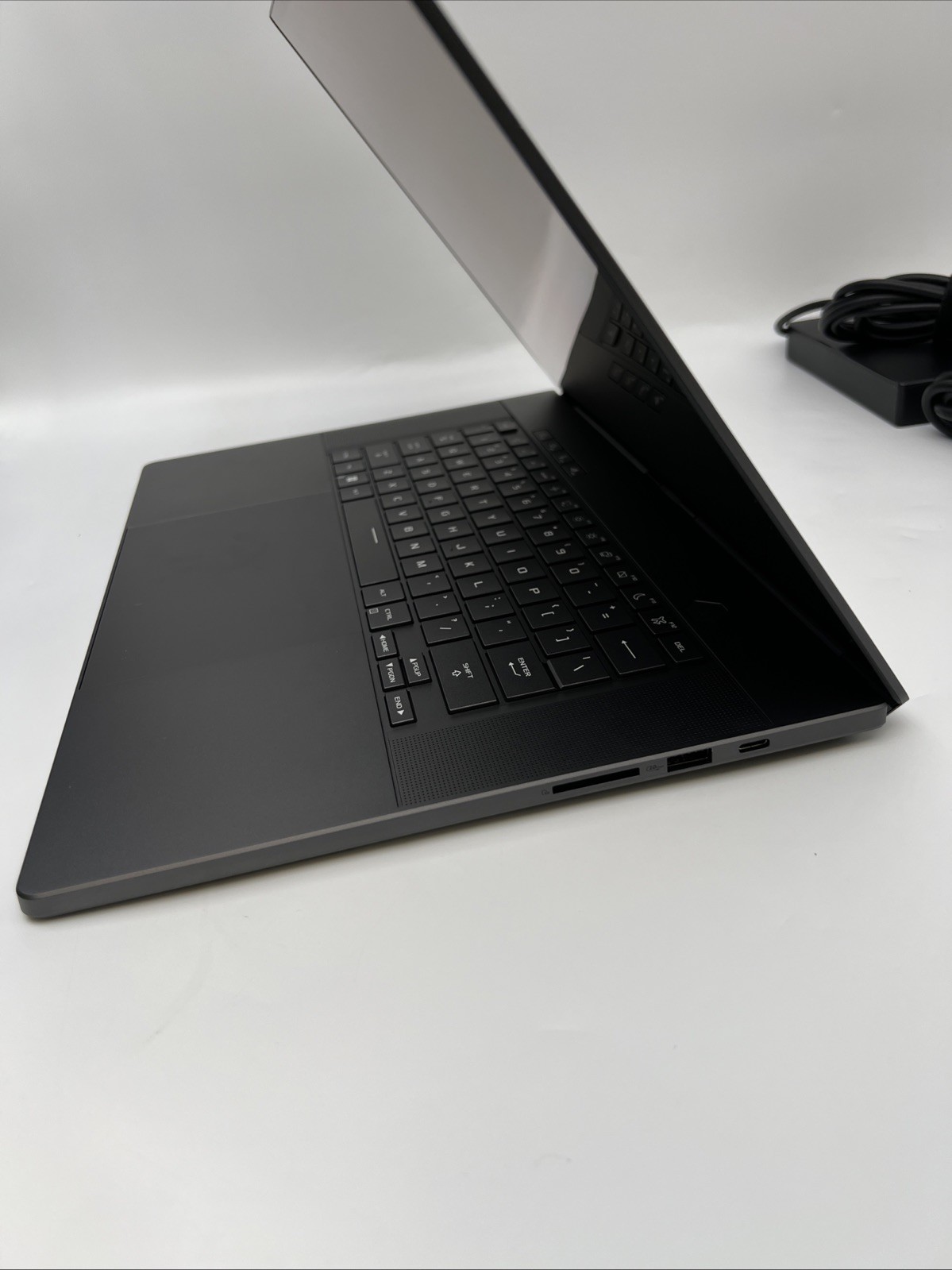 ASUS ROG Zephyrus G16 16″ OLED QHD 240Hz Ultra 9 16GB RAM 3TB SSD RTX 4070 W11H