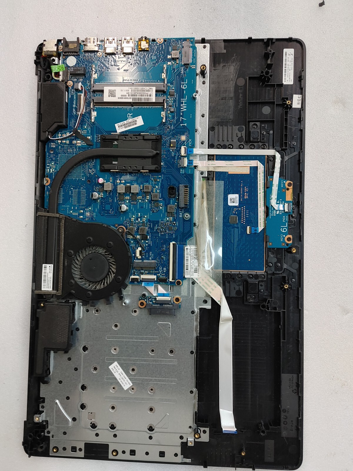 HP 17-by1xxx Core i5-8265U@ 1.60GHz, NO RAM ,NO HD( Selling Motherboard)