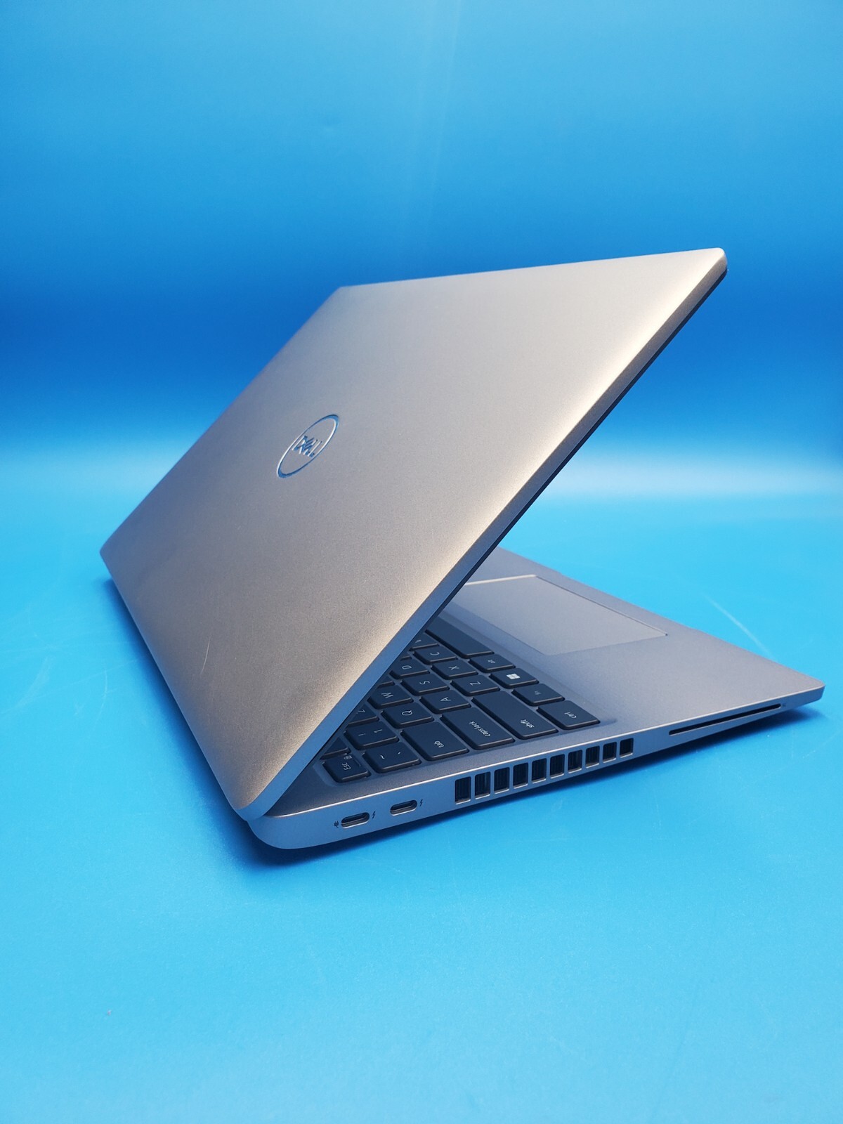 Dell Latitude 5520 15.6″ i5-1145G7 16GB RAM 256GB SSD Grade B