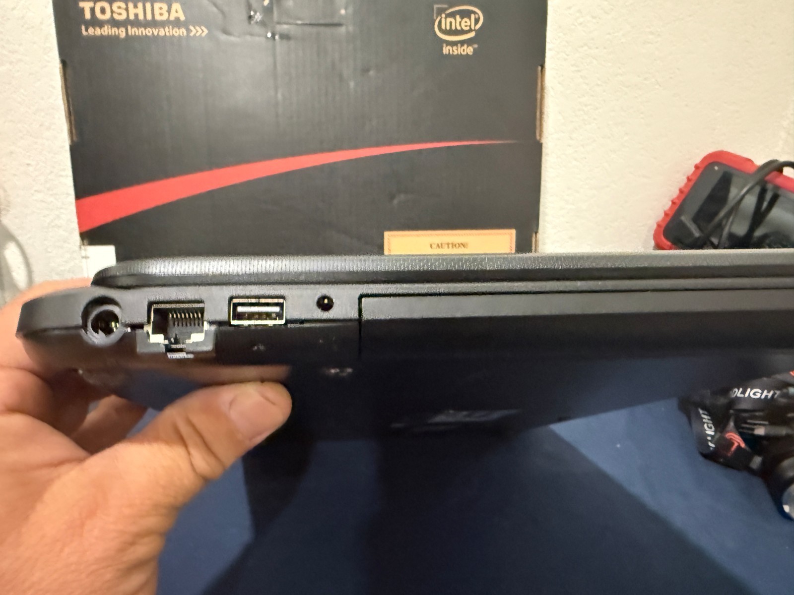 Toshiba Satellite C55t 15.6″ Intel Core i3-4005U @1.70GHz 8GB RAM 750GB HDD