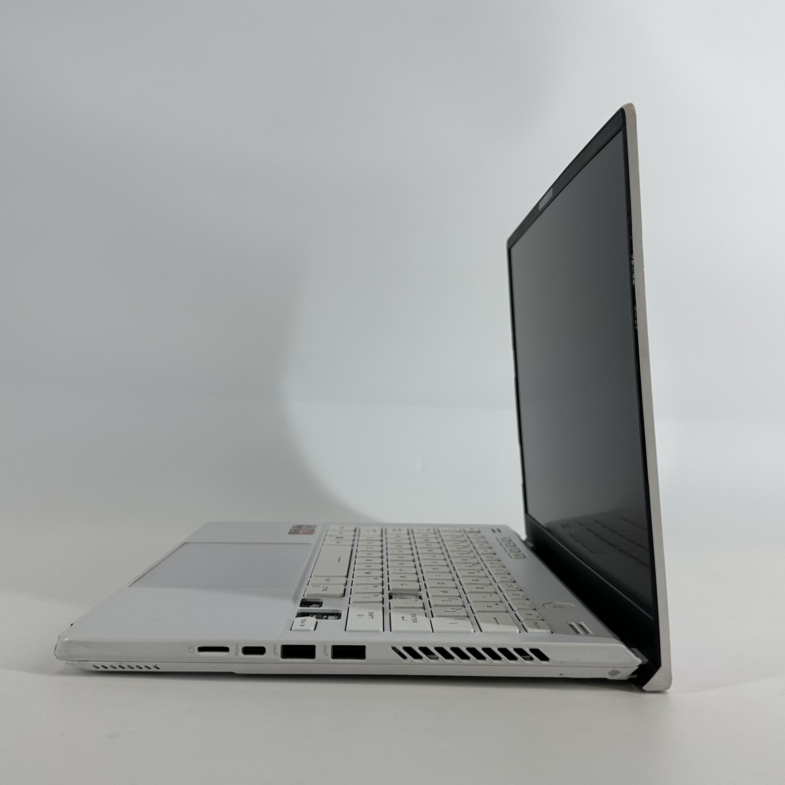Asus ROG Zephyrus G14 GA402 QHD+ Ryzen 9 6900HS 16GB 1TB RX 6700S BAD USB-C PORT