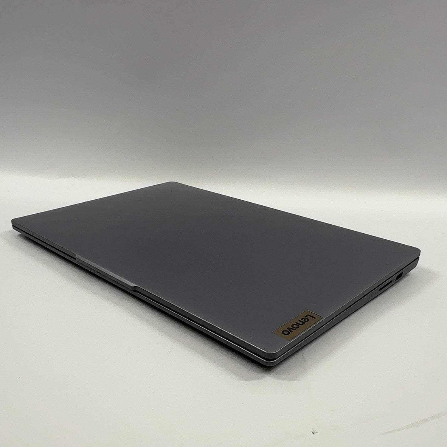 Lenovo IdeaPad Slim 3 15ABR8 15.3″ Ryzen 7 5825U 2.0GHz 16GB RAM 512GB SSD