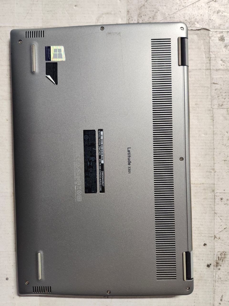 Dell Latitude 3301 (Core i5-8265U, 8GB RAM, 256GB SSD, Win 11 Pro) for parts