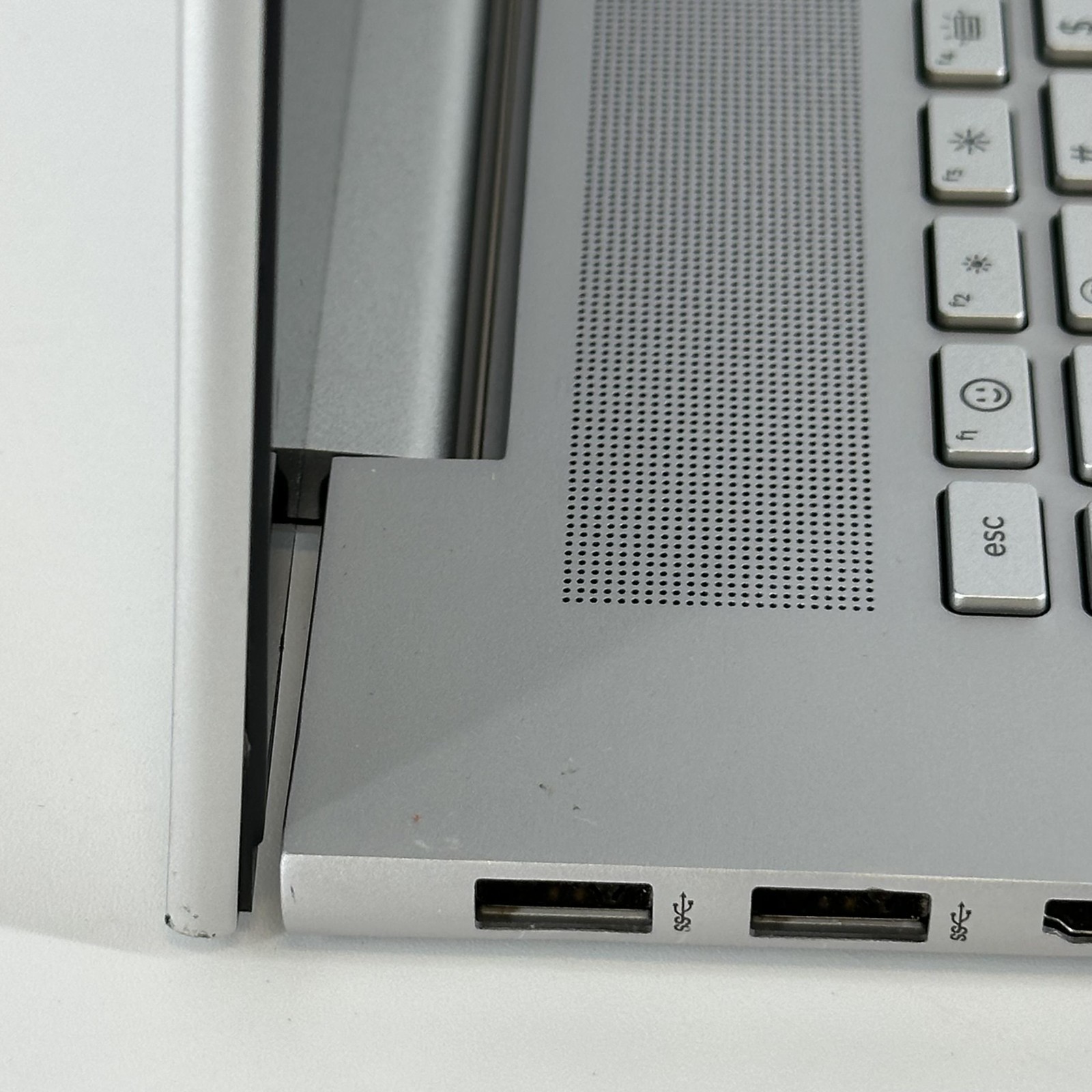 HP Envy 17 Silver FHD TOUCH 2.1 GHz i7-1260P 32GB RAM 1TB SSD Good