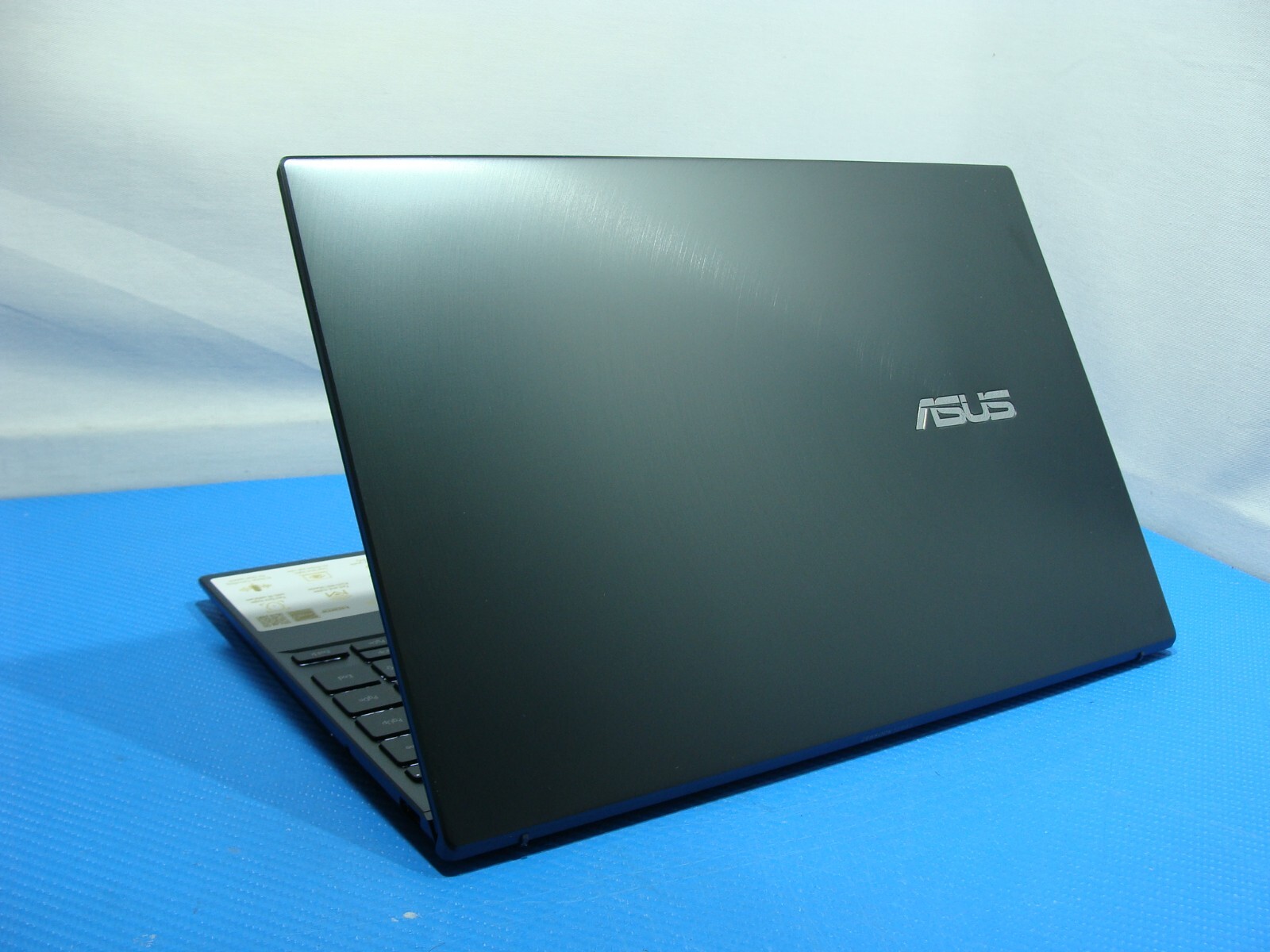 NEW! ASUS ZenBook 14 UM425QA-EH51 14″ AMD Ryzen 5 5600H 3.3GHz 8GB 512GB 1cycles