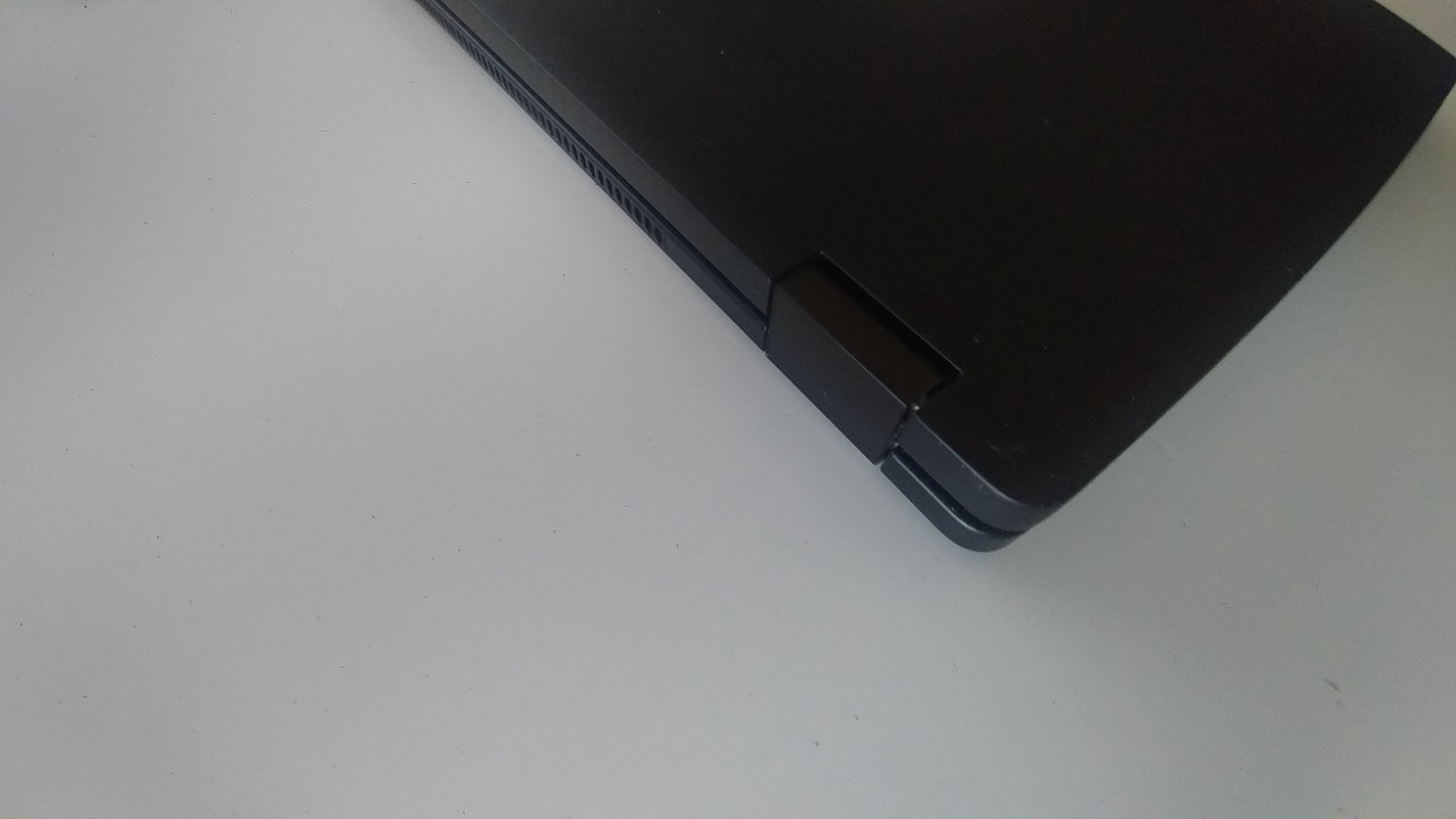 Dell Latitude 7390 2-in-1 touch i5-8350U 8GB RAM 13.3 inches USB-C – for parts