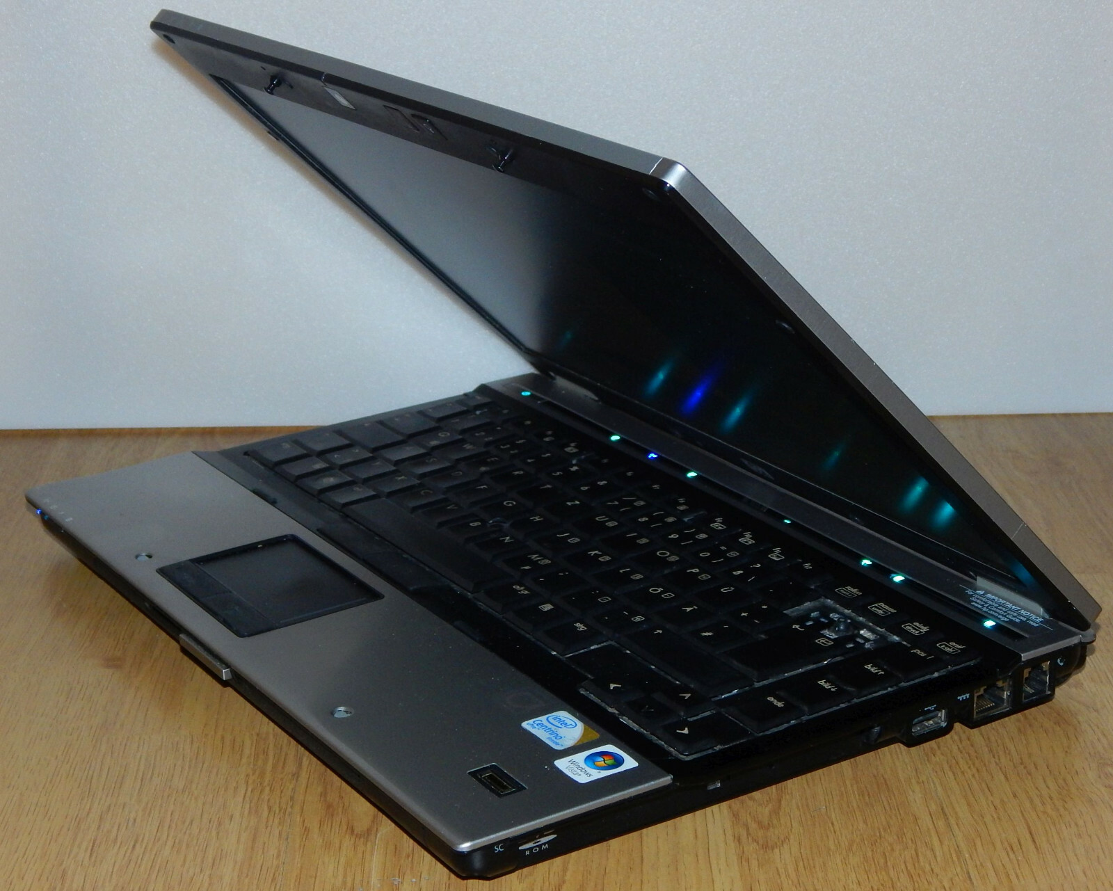 14,1″ Laptop Notebook HP EliteBook 6930p 2x 2,4 GHz P8600 250GB 2GB Win XP WLAN