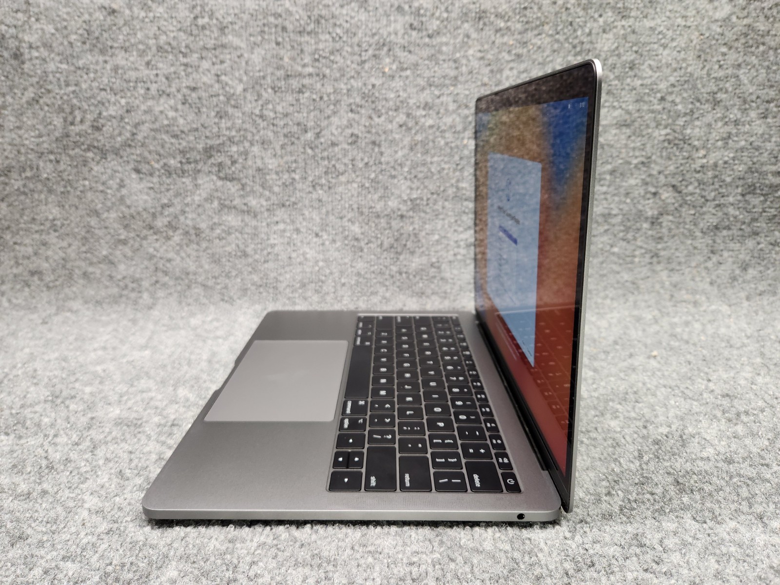 Apple MacBook Pro A1708 13.3″ Laptop Intel Core i5-7360U 2.3GHz 8GB RAM 512GB