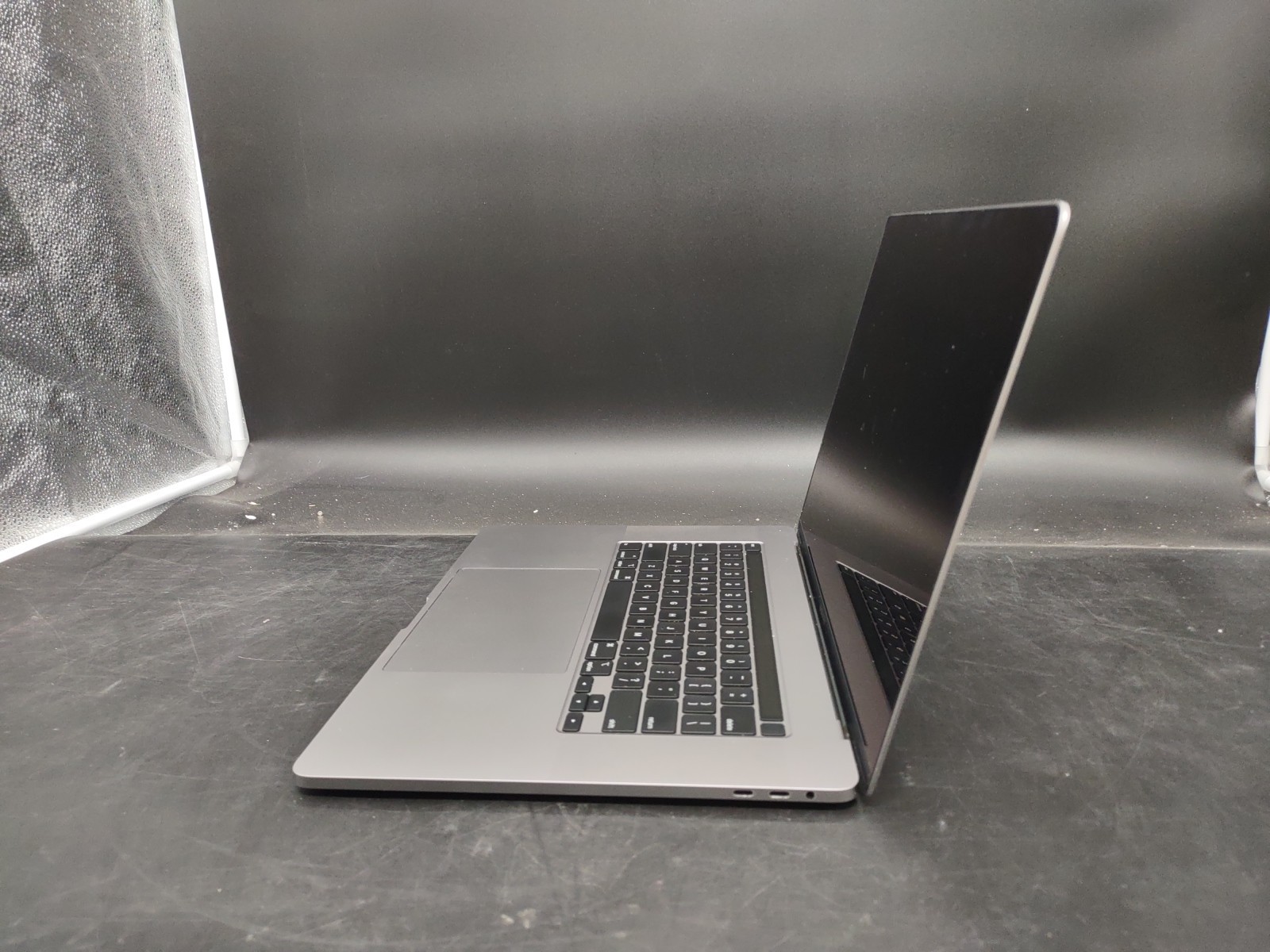 Macbook Pro 16,1 A2141 i7 9750H @ 2.60GHz 16GB RAM 500GB NVME Tahoe OS