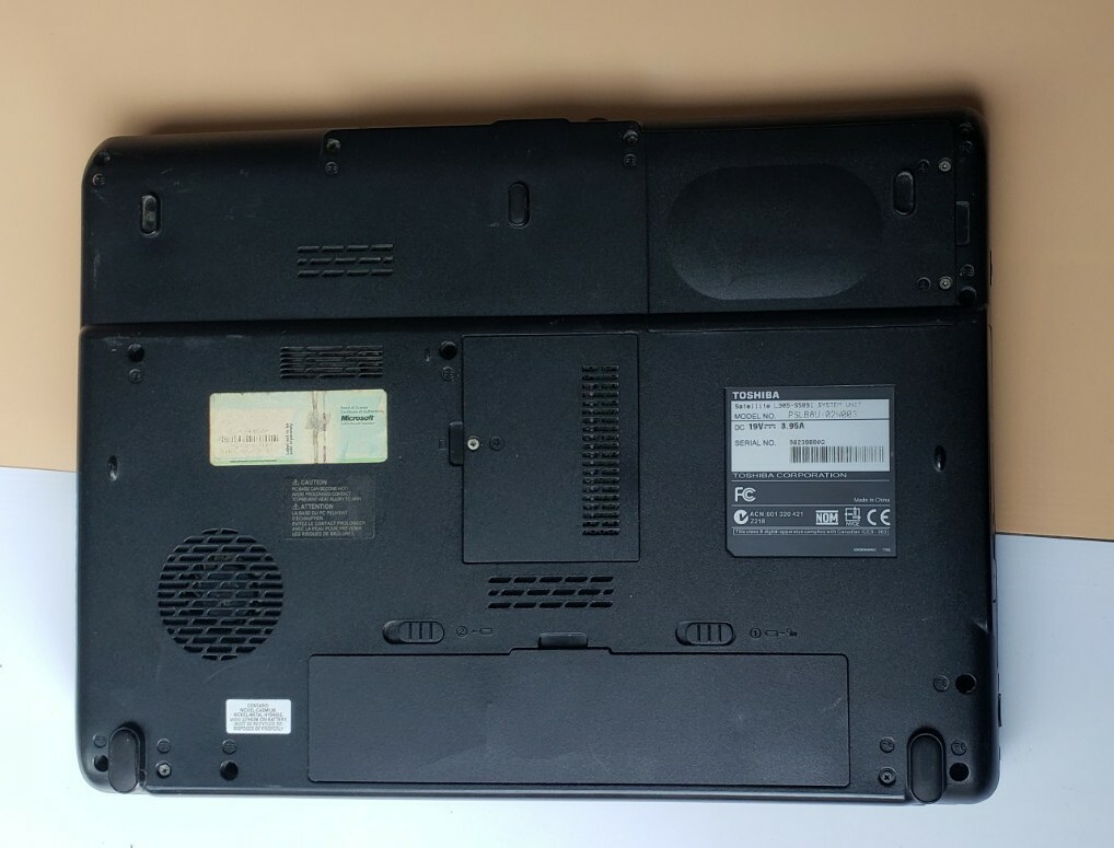 TOSHIBA SATELLITE L305-S5891 Intel Pentium Dual 2GB RAM 160GB HDD LINUX