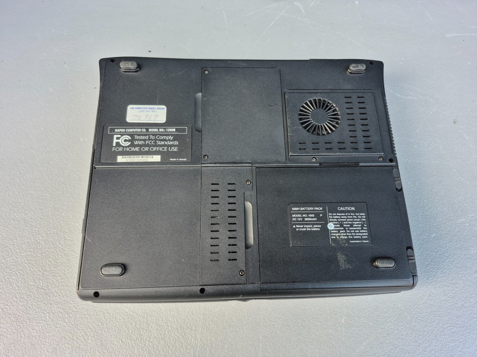 Vintage Kapok Laptop Notebook Model 1300M No Hard Drive Pentium II