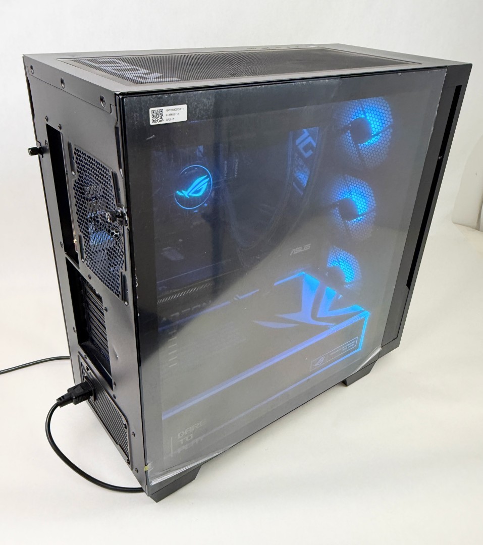 ASUS ROG GM700TZ 58L Gaming Desktop Ryzen 9 9950X 32GB 2TB RX 9070XT W11H Dent