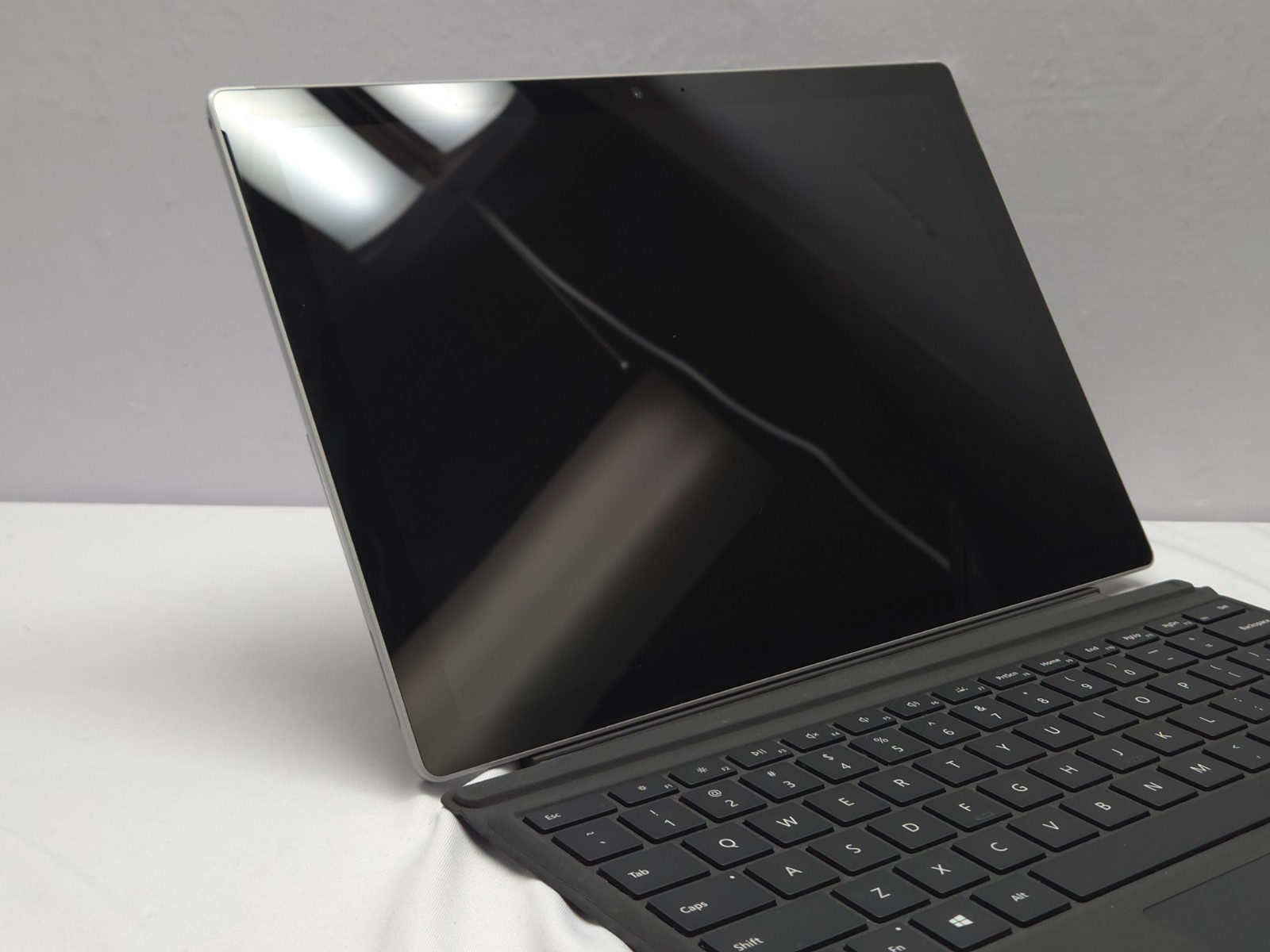 Microsoft Surface Pro (5th Gen) m3-7Y30 4GB RAM 128GB SSD Win 11 Broken Hinge