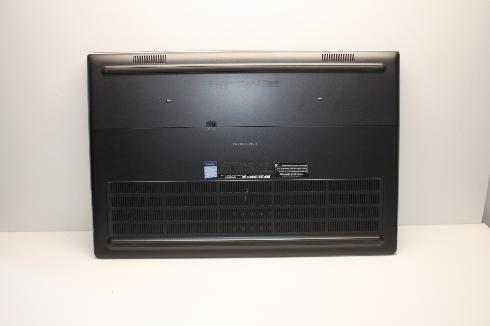 Dell Precision 7740 Core i7-9750H 6 Cores 32Gb DDR4 2x512Gb SSD NVMe Win11