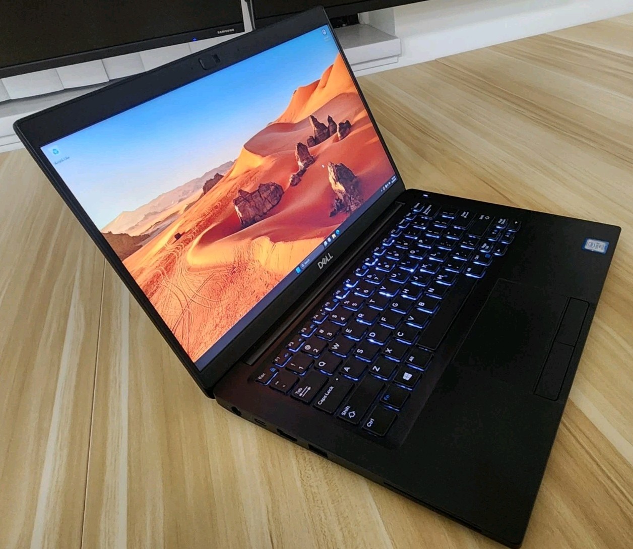 Dell Latitude 7390 13.3″ Touch, 500GB M.2, Intel i7 8th Gen 4.2 GHz, 8GB DDR4
