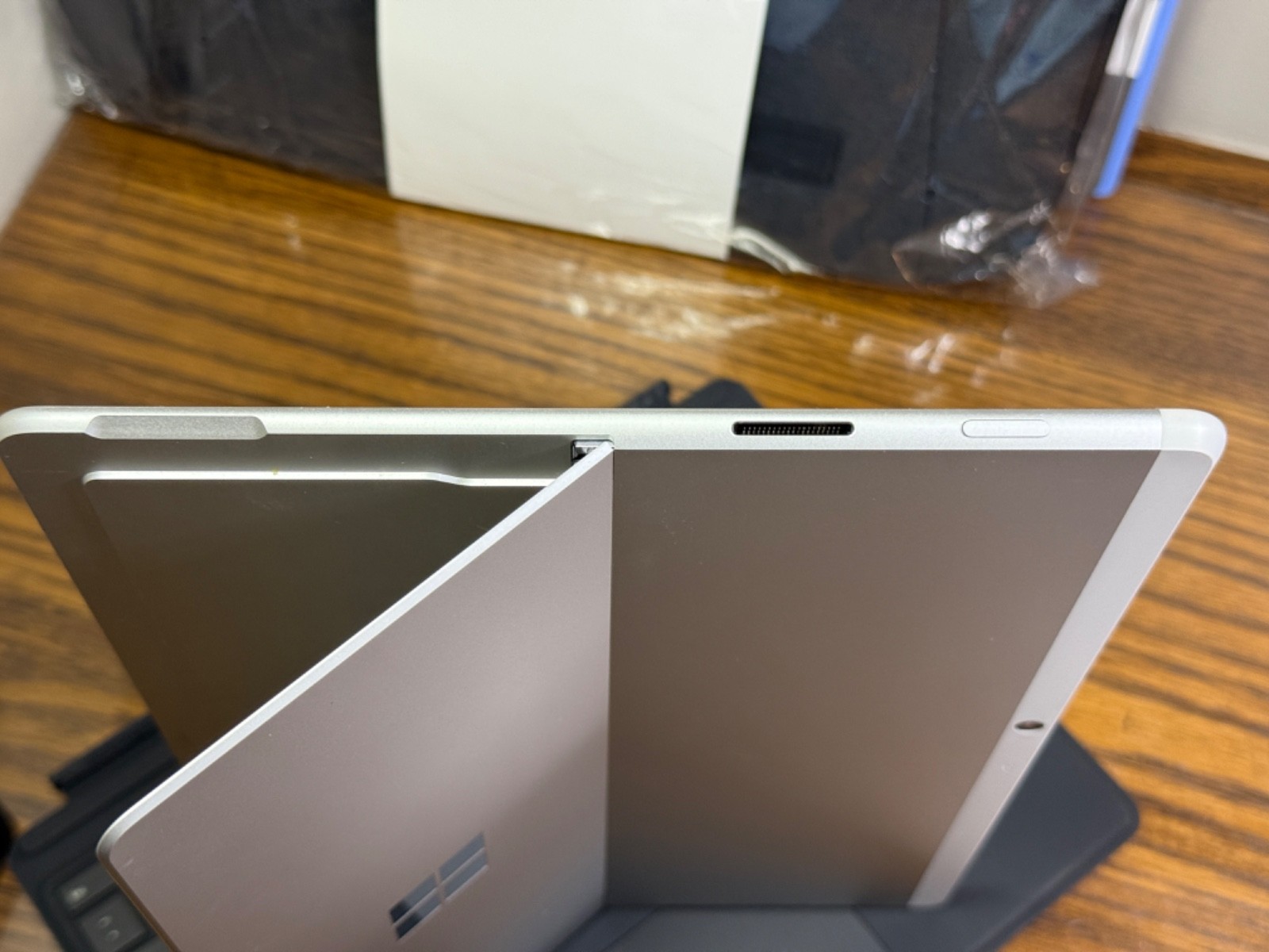 MINT Surface Pro X 8/128/SQ1 w/Microsoft Type Cover Keyboard, Microsoft Charger