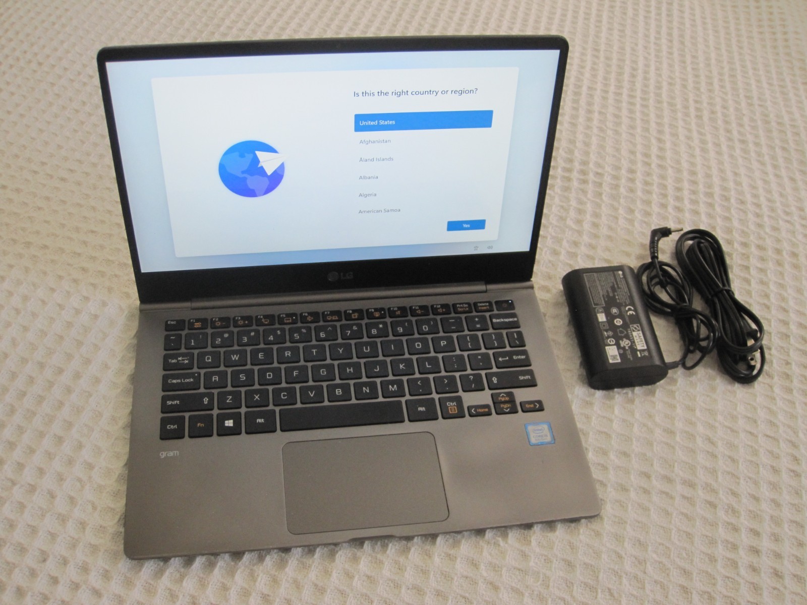 LG Gram 13Z980-A .AAS5U1 Laptop – i5 – 8 GB RAM – 1TB (2-512GB) Memory – Win 11