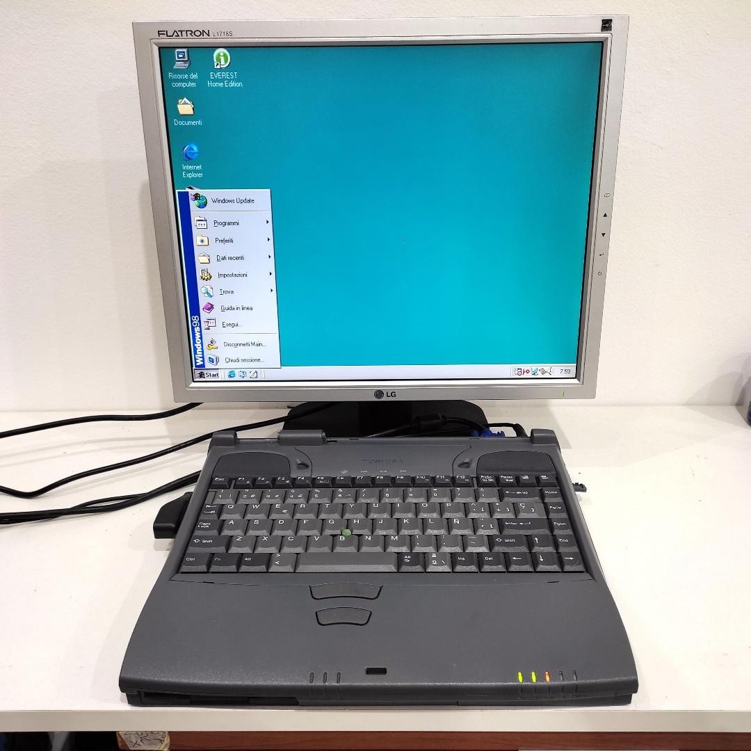Notebook PC Computer with Windows 98 NO Screen AmdK6 300MHz Serial RS232 22502