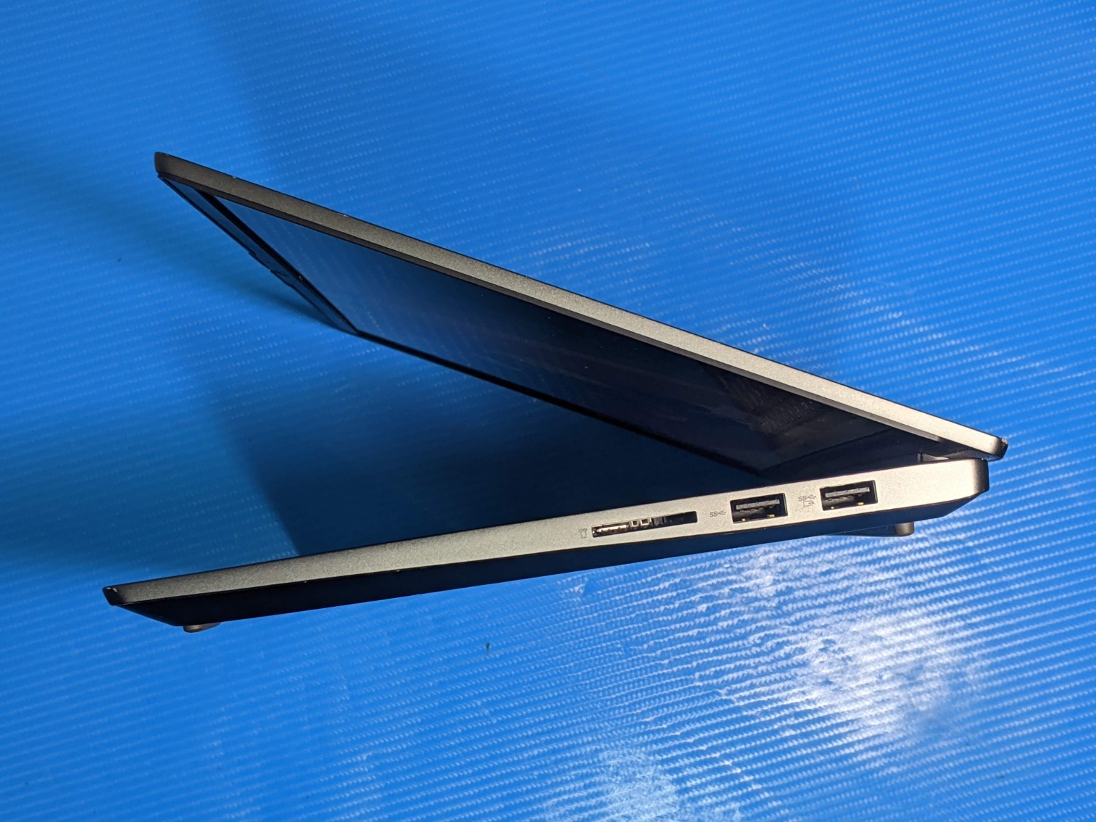 Lenovo IdeaPad 5 14IIL05 14″ FHD i5-1035G1 1GHz 8GB 256GB SSD Win11Home +Charger