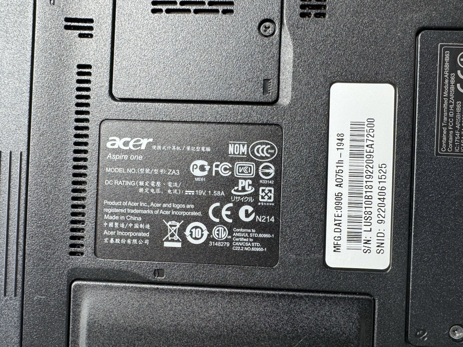 Acer Aspire One Laptop Netbook Computer Black Model ZA3 Windows XP + Charger