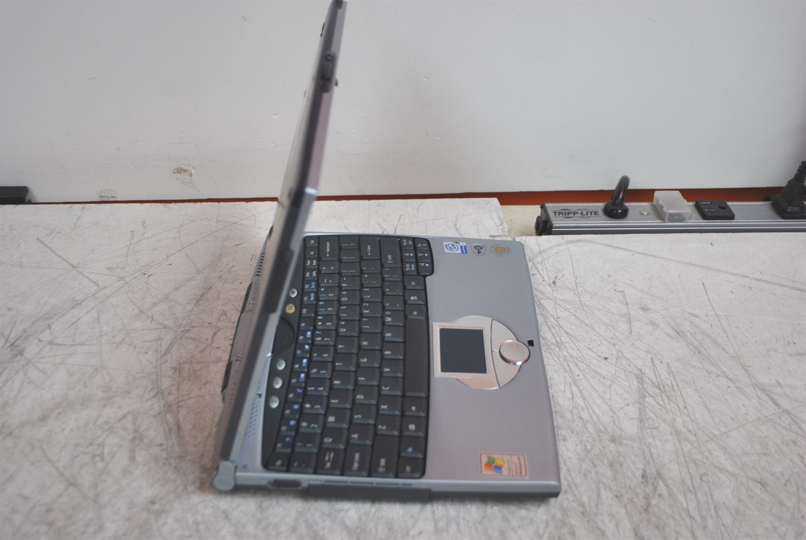 Scratched LCD Acer TravelMate C100 Laptop Intel Pentium III 800MHz 128MB AS-IS