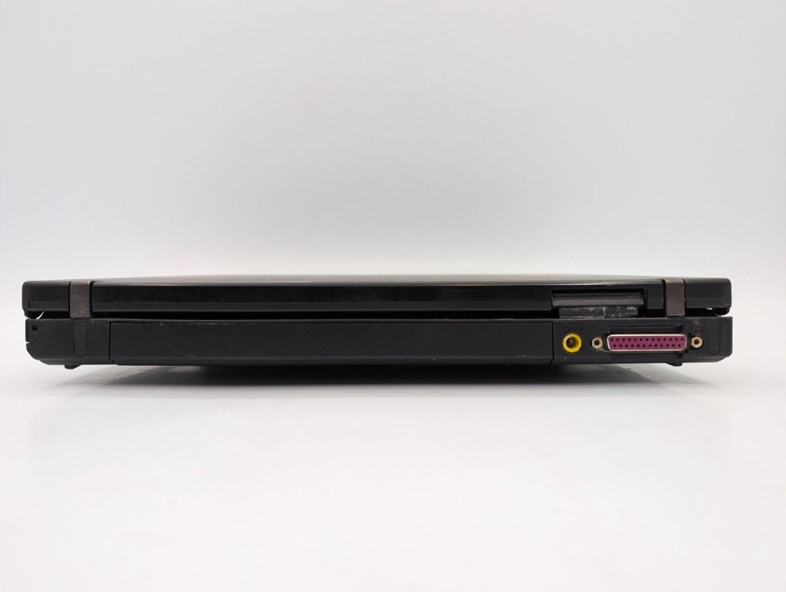 IBM ThinkPad R51 15″ Laptop Pentium M 1.50 GHz Boots to BIOS For Parts