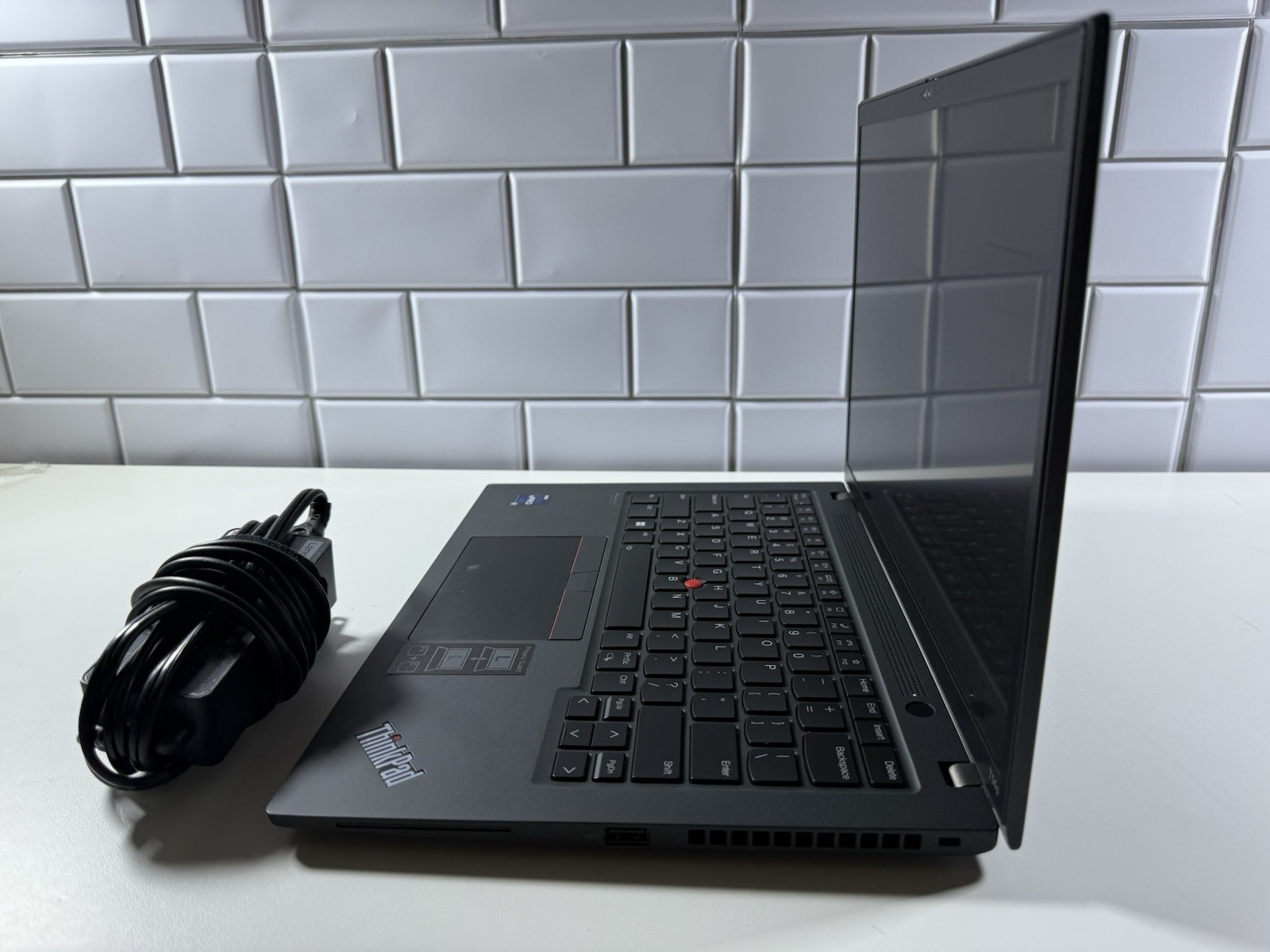 Lenovo ThinkPad T14s Gen 3 14″ i7-1270p 32GB 256GB Win 11 Pro Touchscreen