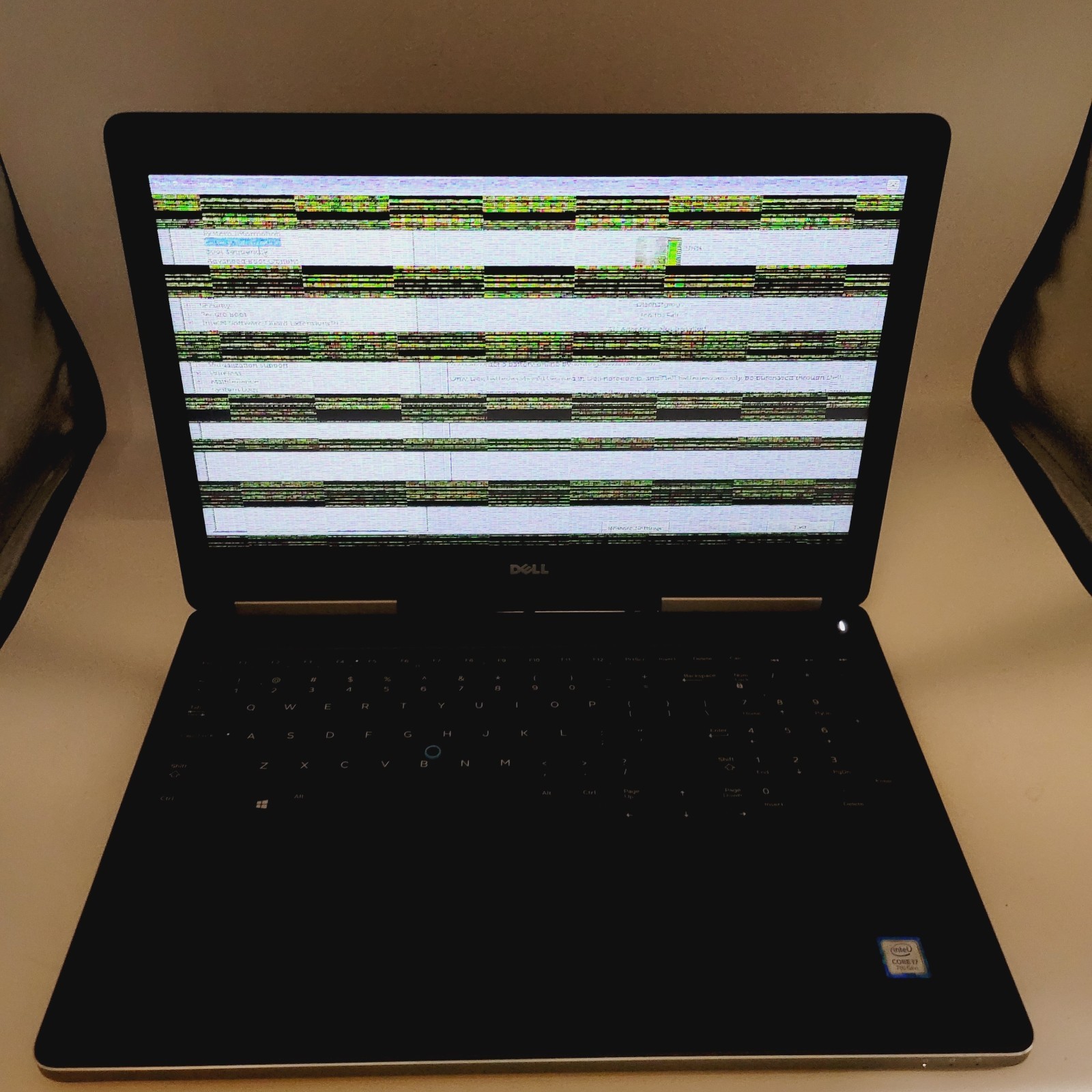 Dell Precision 7520 I7 7820HQ 32GB No HDD 15.6″ Radeon Pro 2GB – ***Boot to Bios