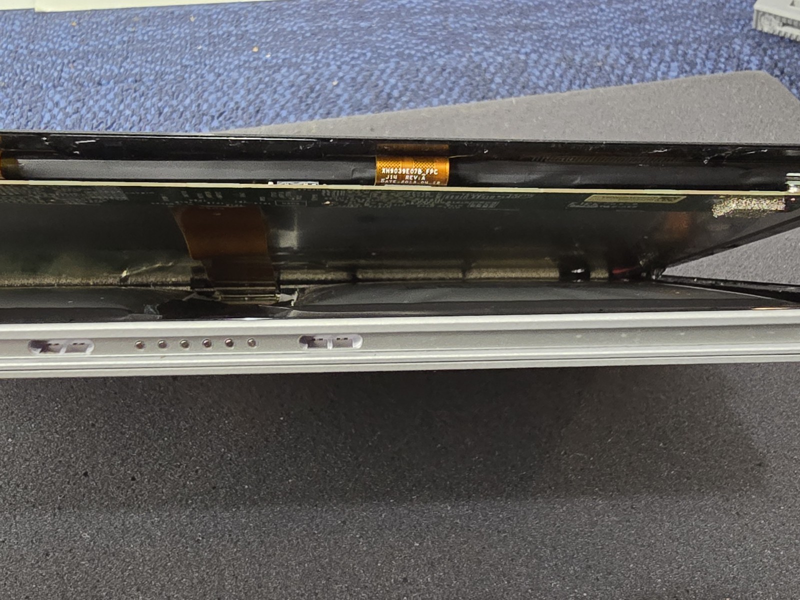 Windows RT Surface Computer Tablet 32GB | For Parts / Repair | Read