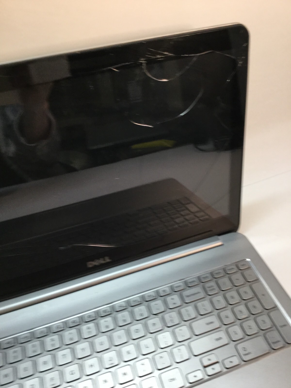 Dell Inspiron 15 7000 Laptop Intel Core i7 7th Gen.- CRACKED DISPLAY/NO BOOT-MZ