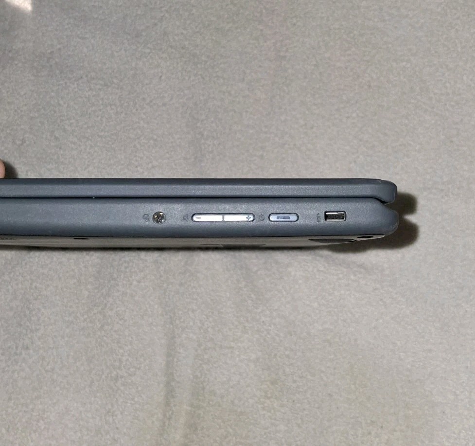 Lenovo 300e Black Chromebook 11.6″ Touchscreen 4GB Ram 32GB Storage HDMI Port