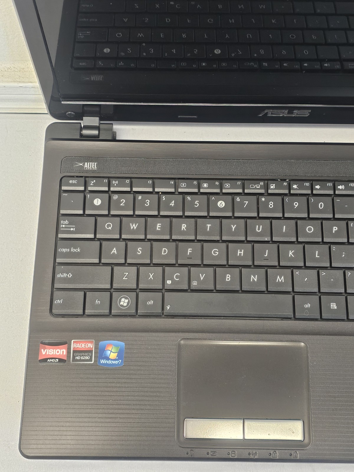 ASUS A53U Laptop – AMD Brazus C60 – 6GB RAM – 500GB HDD – NO BATT – Windows 10