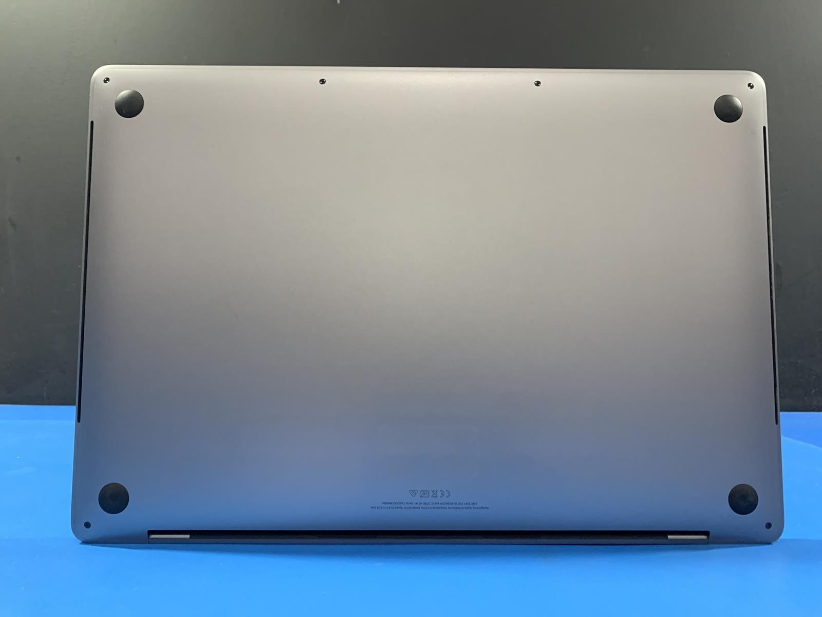 Apple MacBook Pro A2141 Core i7 9750H 2.60GHz 16GB DDR4 512GB SSD MVVL2LL/A