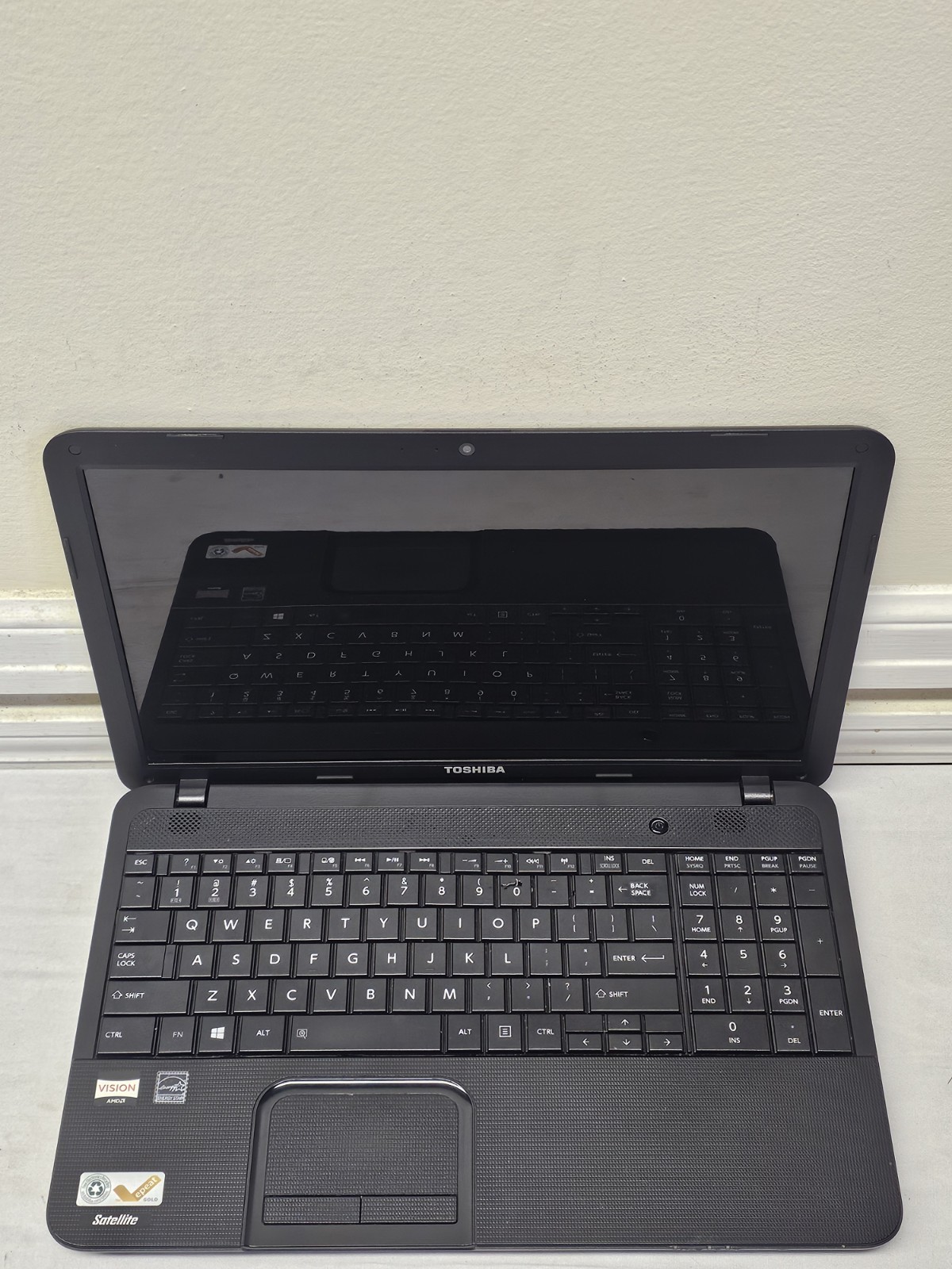 Toshiba Satellite C855D Laptop – AMD E-300 – 4GB RAM – 320GB HDD BAD BATT Win 10